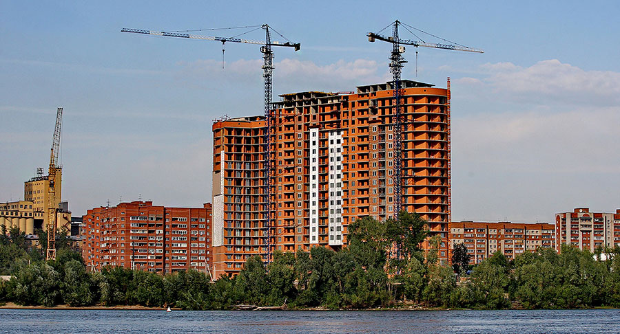 Строительство дома «<a href="http://marseille-house.ru/" target="_blank">Марсель</a>» началось полтора года назад. Летом 2014-го было построено 90 % конструктива 1-й очереди дома переменной этажности (18-20 этажей). Началось строительство 2-й очереди.
