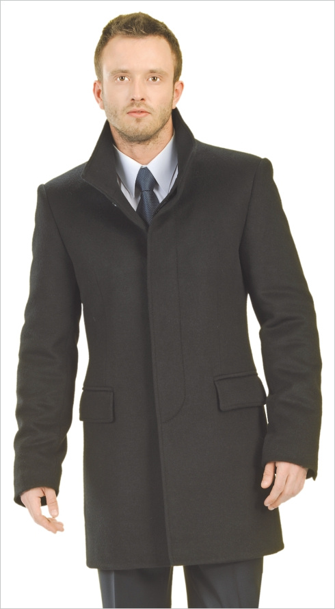 Статусное пальто из дорогой ткани подчеркивает безупречный вкус владельца. <b>12 000 руб.</b>