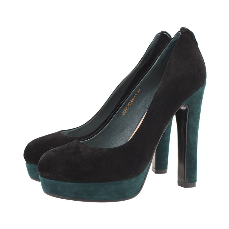 Контрастная платформа и каблук в цвет превращают привычную обувь в оригинальную модель, выбрать которую может лишь женщина с безупречным вкусом. <price>3490 руб.</price>