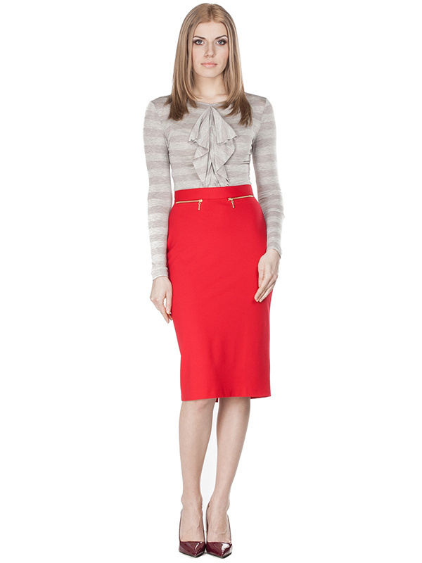 Любимый силуэт Коко Шанель — песочные часы. Красная юбка с  высокой посадкой и длиной ниже колена — яркая деталь в весеннем гардеробе! Юбка (модель 5091/1), <price>2495 руб.</price>