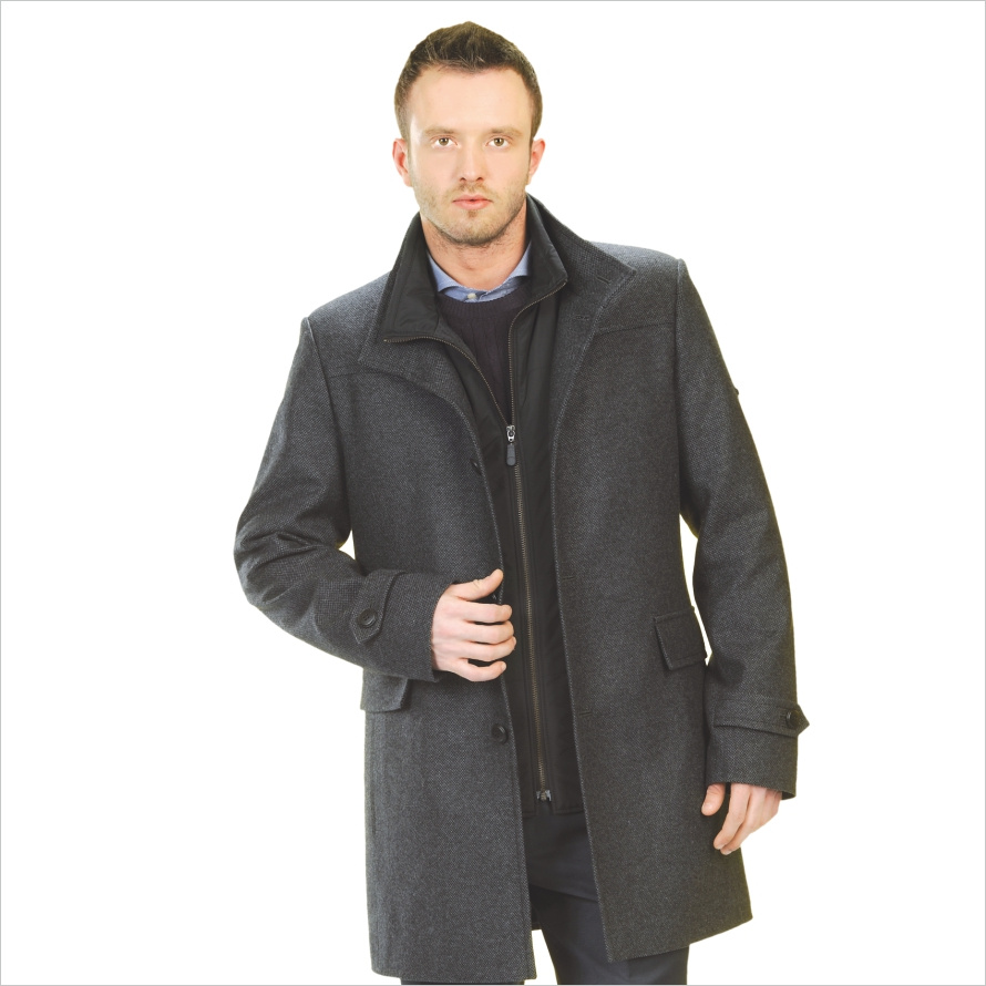 Универсальная вещь — комплект из пальто и стеганого жилета. Незаменима на межсезонье. <b>8990 руб.</b>