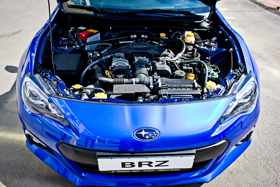FA20 — это новый двигатель, разработанный, чтобы использовать великолепные качества Subaru Boxer с учетом новейших технологических разработок. За счет сочетания Subaru Boxer с новейшей технологией комбинированного впрыска топлива двигатель FA20 выделяется своей мощностью и топливной экономичностью.