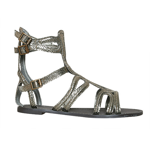 Металлизированные сандалии-«гладиаторы» остались в модном авангарде и этим летом. Сандалии, <price>999 руб.</price>