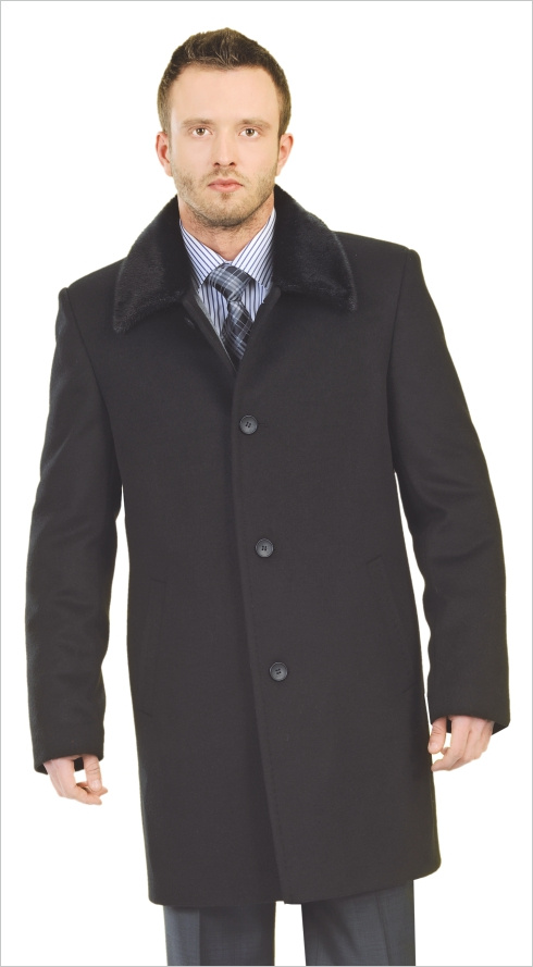 Неоспоримое преимущество пальто с меховым воротником — безупречный крой и высокое качество материалов. <b>13 990 руб.</b>