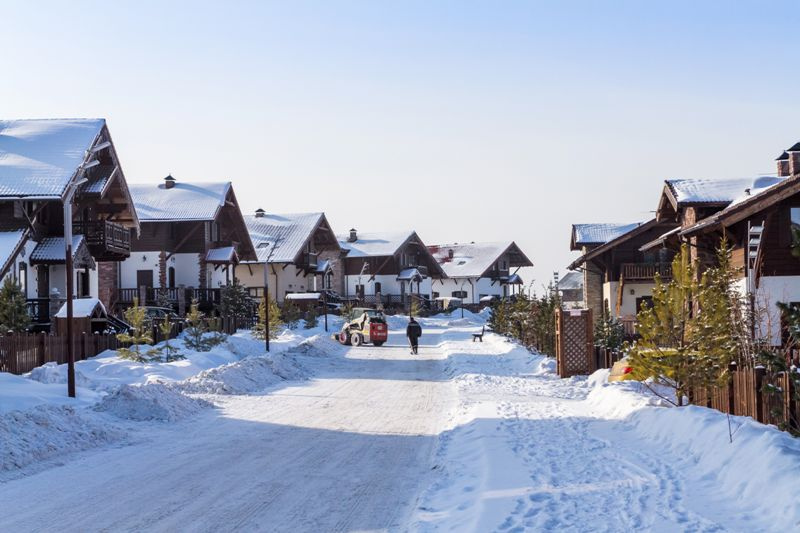 Красноярск деревня. Альпийская деревня Шамони в Красноярске. Альпийская деревня Шамони. Замок Шамони Красноярск. Деревня Шамони Красноярский край.