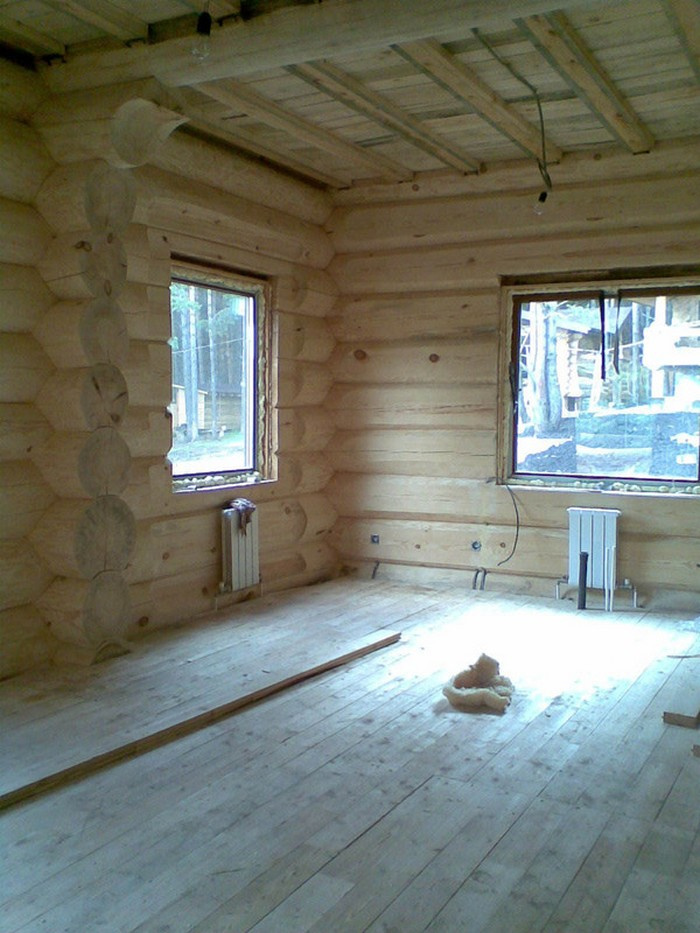 Здания из дерева считаются быстровозводимыми. Сборка сруба в «Сибирском тереме» занимает от двух недель до пяти месяцев, в зависимости от сложности проекта и того, что вы хотите построить: дом, баню или беседку.