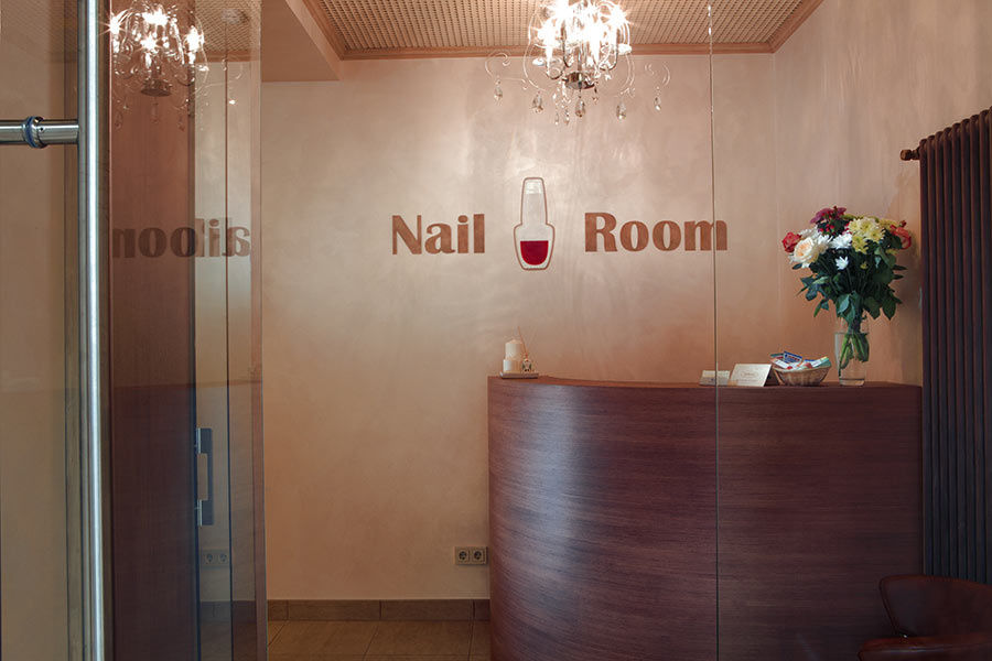 С порога Nail Room вы попадаете в мир красоты, душевного равновесия и эстетического совершенства!