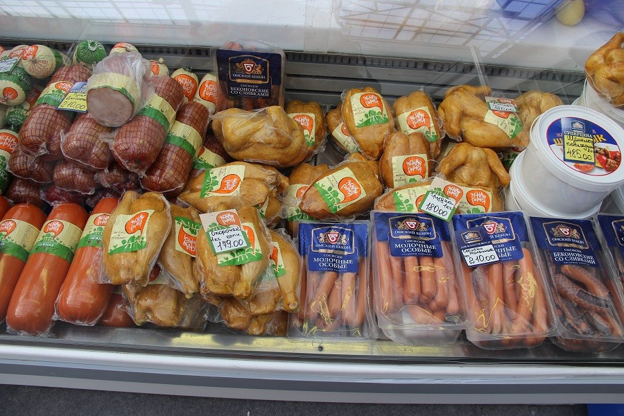 Также компания представила новинки: для ценителей нежного мяса птицы — колбасы и копчености от «Ясной горки» и «Добрый продукт» — новый бренд от «Омского бекона», ориентированный на бюджетный сегмент. Также компания представила новинки: для ценителей нежного мяса птицы — колбасы и копчености от «Ясной горки» и «Добрый продукт» — новый бренд от «Омского бекона», ориентированный на бюджетный сегмент.