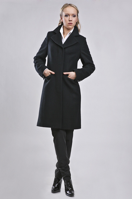Женская одежда с мужскими чертами — остромодный тренд сезона! Лаконичный черный подчеркивает стройный силуэт и позволяет создавать разнообразные образы, стоит только поэкспериментировать с аксессуарами. <price>5490 руб.</price>