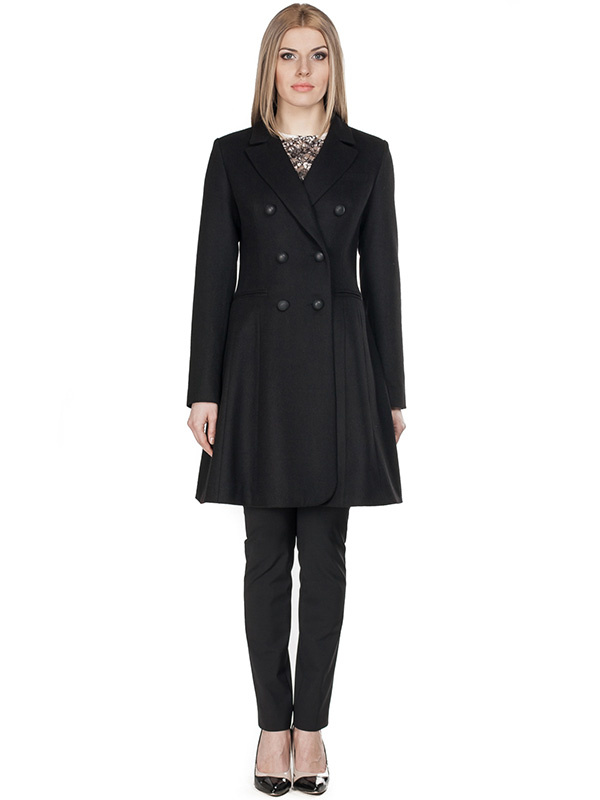 Классическое двубортное пальто — неотъемлемый элемент демисезонного гардероба деловой женщины. Безупречную посадку, тепло и комфорт обеспечивает высококачественная ткань из 70 % шерсти и 20 % кашемира. Пальто (модель 5043), <price>9995 руб.</price>