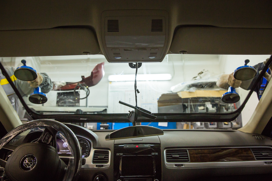 На любой автомобиль можно установить любое стекло — этому способствует широкий выбор производителей автостекол на любой бюджет.