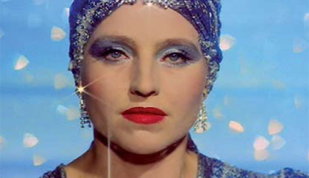 Ханна Шигулла, кадр из фильма Лили Марлен Райнера Вернера Фассбиндера Preview Production, «Лицом к лицу: одна из историй немецкого кино» Ханна Шигулла, кадр из фильма Лили Марлен Райнера Вернера Фассбиндера Preview Production, «Лицом к лицу: одна из историй немецкого кино»