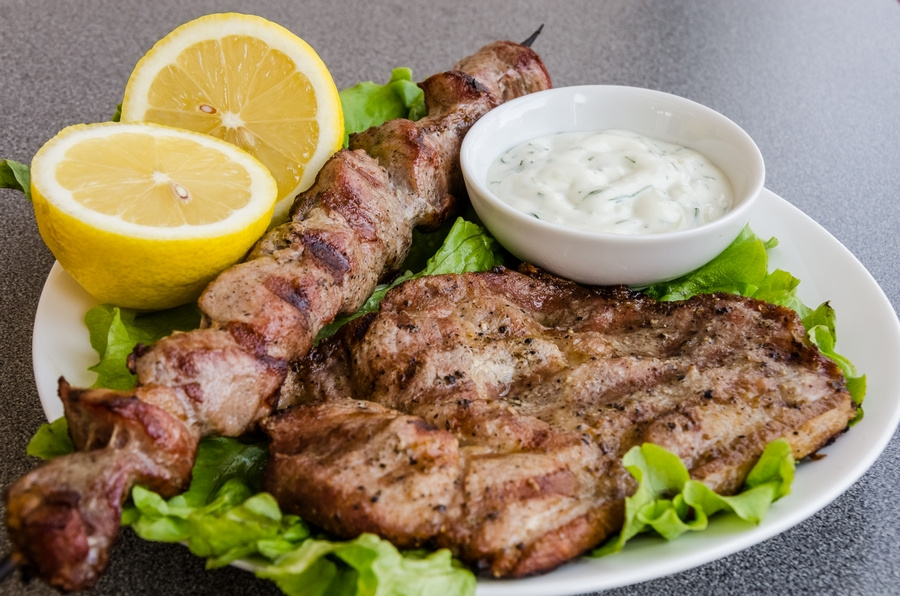 Только свежее мясо, идеально сбалансированная рецептура, соблюдение всех санитарных норм, любовь к своему делу и теплое отношение к каждому гостю — главные составляющие успеха MGrill. Только свежее мясо, идеально сбалансированная рецептура, соблюдение всех санитарных норм, любовь к своему делу и теплое отношение к каждому гостю — главные составляющие успеха MGrill.