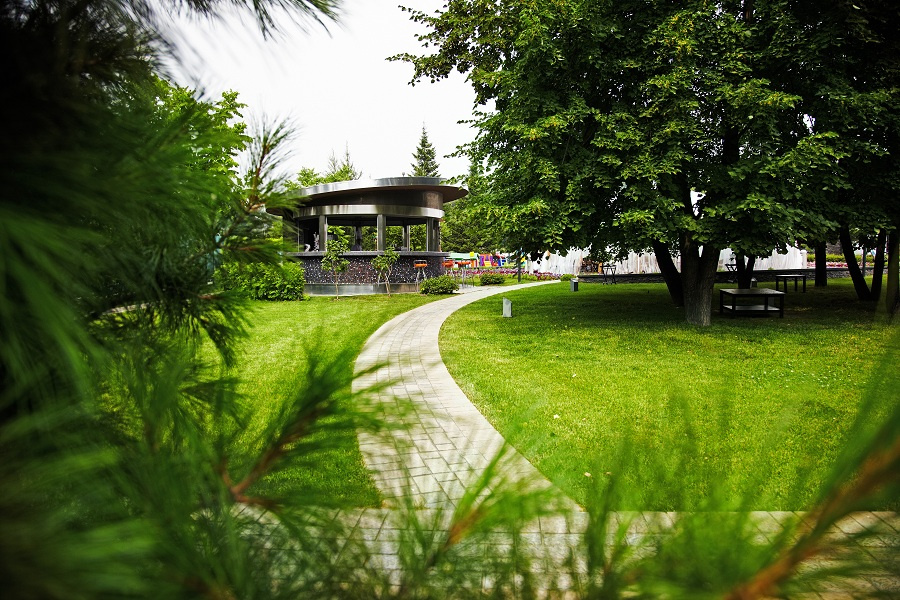 1 июня, в День защиты детей, состоится открытие летней террасы отеля River Park. Этот понедельник не будет похож на обычный будний день — гостей ждет живая музыка, комплименты от шеф-повара и запоминающиеся фотографии. 1 июня, в День защиты детей, состоится открытие летней террасы отеля River Park. Этот понедельник не будет похож на обычный будний день — гостей ждет живая музыка, комплименты от шеф-повара и запоминающиеся фотографии.