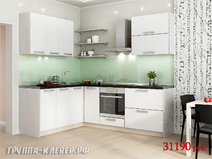Элегантный кухонный гарнитур жемчужного оттенка с глянцевыми фасадами наполнит вашу кухню светом. Ширина 1,85 x 2,45 м.