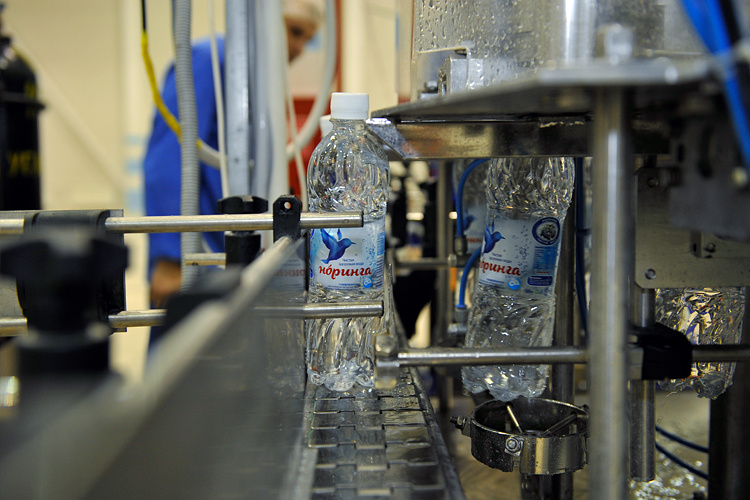 Норинга газированная выпускается в упаковке 0,6 и 1,5 литра. Ежедневная норма потребления чистой здоровой воды 2–2,5 литра.