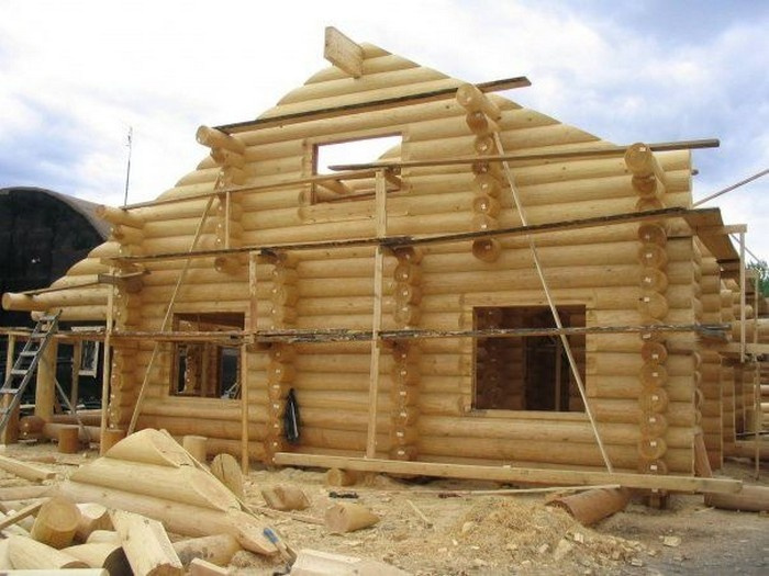 Закажите строительство рубленого дома из древесины ручной обработки сегодня, и уже к зиме ваша мечта осуществится!