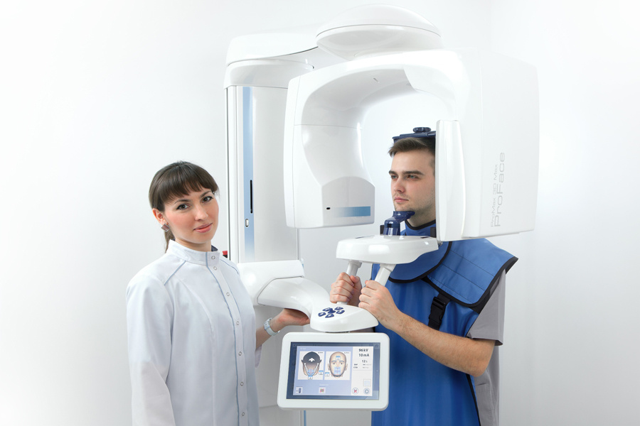 UMG имеет отдельный рентгенологический комплекс, оснащенный передовым диагностическим оборудованием, в том числе двумя компьютерными томографами. Клиника оборудована единственным за Уралом томографом Planmeca ProFace, который дополняет 3D-томографию объемной фотографией лица.