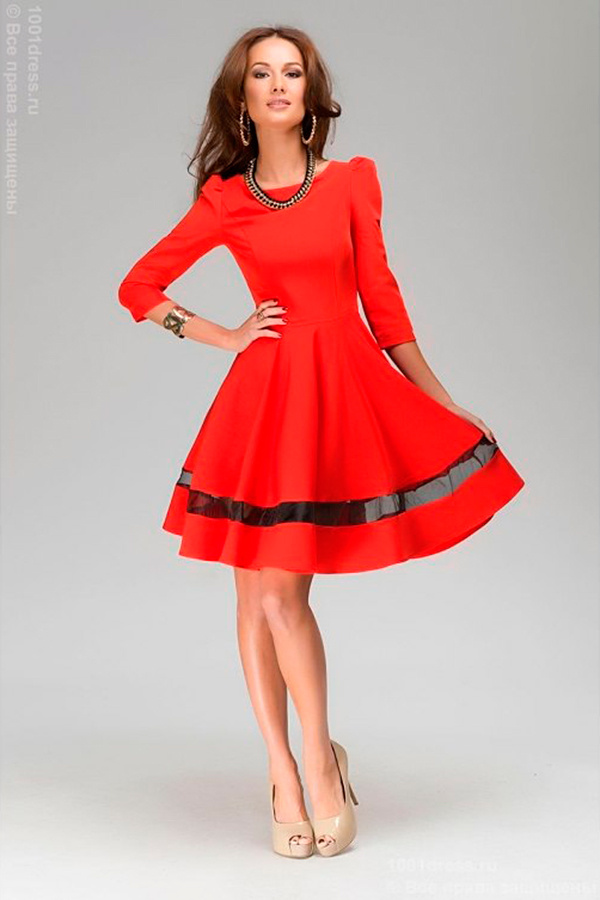 Красное платье мини с рукавом 3/4 и вставкой-сеткой прекрасно подойдет для любого случая, а его яркий и насыщенный оттенок точно не оставит вас незамеченной! <price><nobr>2900 руб.</nobr></price>