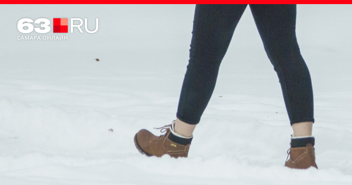 подвороты зимой. короткие штаны зимой. подвороты зима. голые щиколотки зимой. подростки с подворотами зимой.