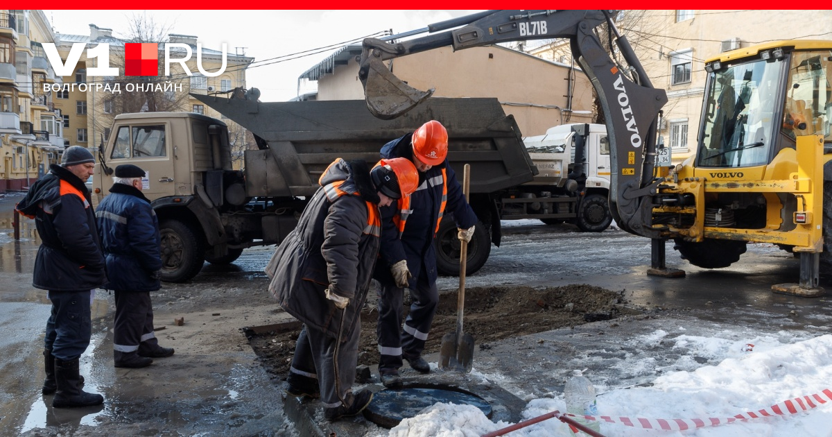 В дзержинском прорвало трубу