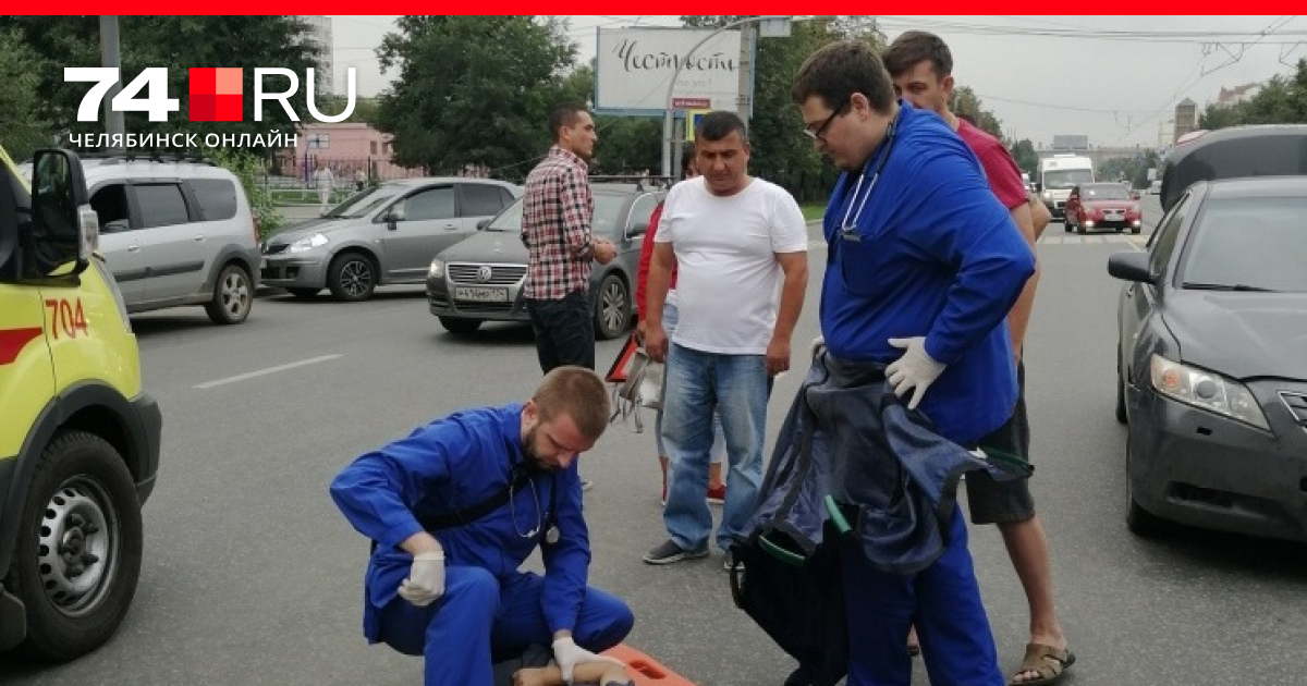 Били мал. Мальчик на пешеходном переходе. В Челябинске сбили мальчика.