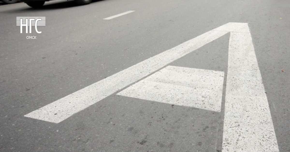 выделенная полоса для общественного транспорта. выделенная полоса. выделенка в москве. выделенная полоса. выделенная полоса для автобусов.