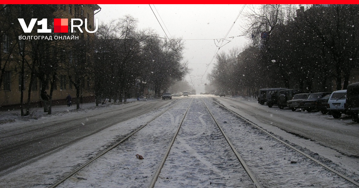 Перекрыла машина во дворе