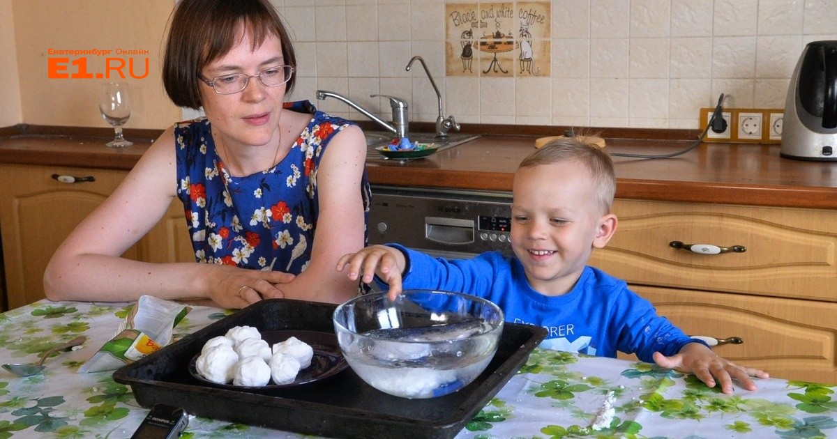 Опыт совместного. Эксперименты на кухне. Опыты на кухне для детей. Многодетная мама на кухне. Опыты на кухне с мамой и детьми.