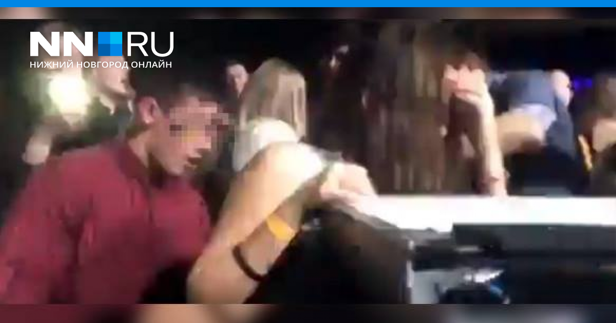 Русское порно пьяные мужики трахают телочек прямо в клубе и получают кайф от секса