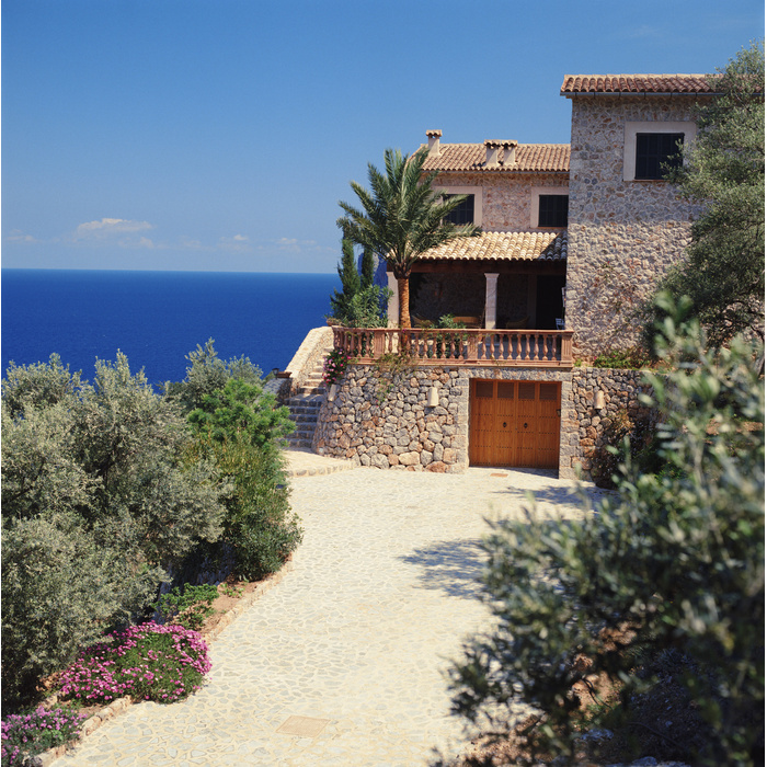 Дом на берегу средиземного моря