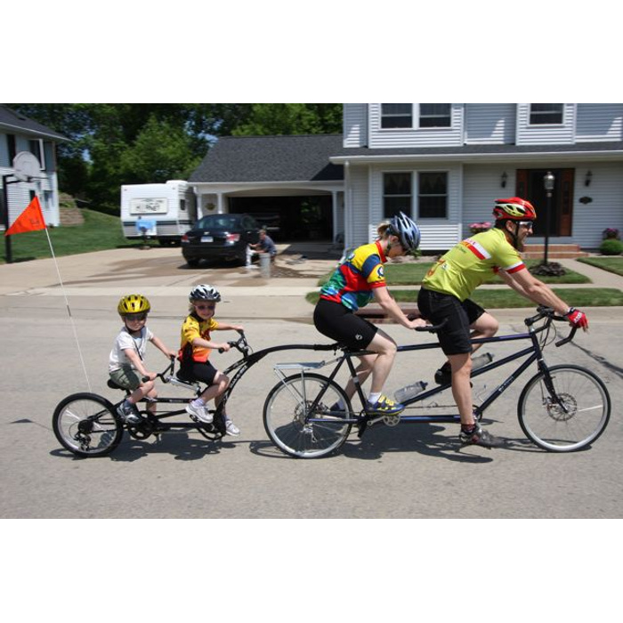 Велосипед на несколько человек. Велосипед на 5 человек. Велопрокат коломна. Многоместный велосипед. Велосипедисты в тандеме.