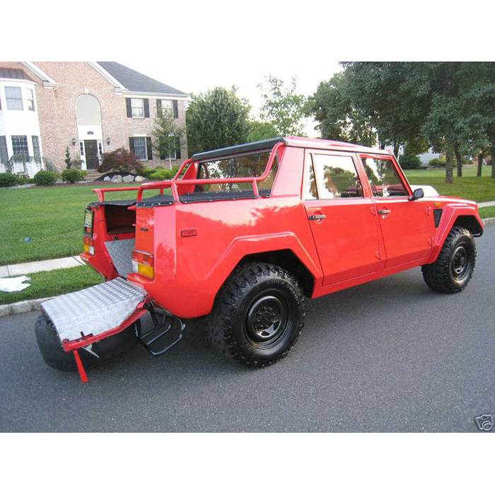 Lamborghini lm700