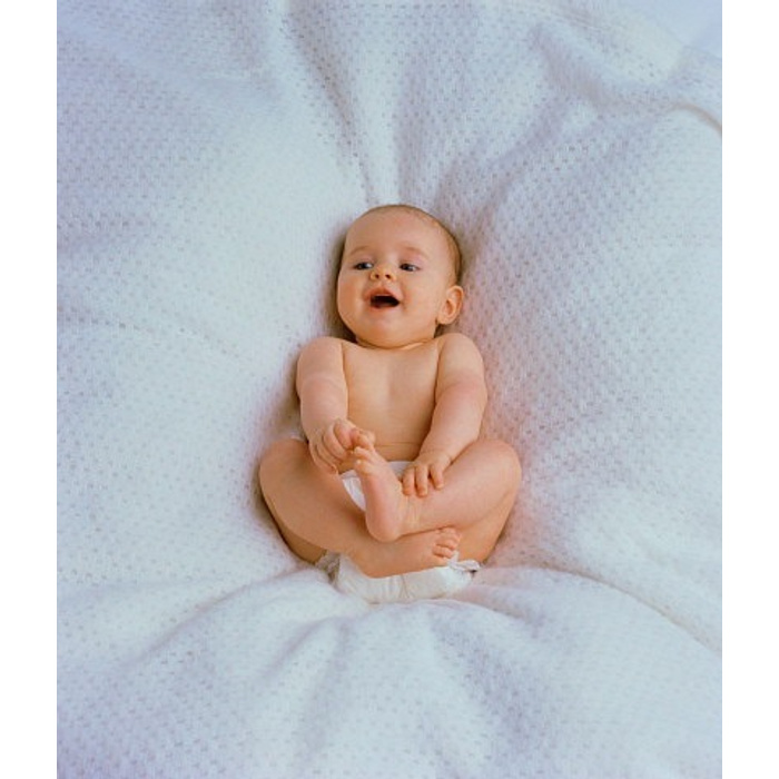 фотографии малышей мальчиков вертикальные. 36 самых маленьких. левушка музыкальный люленьки. маленький мальчик сидит с малышами дома. боди для детей.