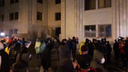 В Грузии протестующие прорываются в парламент. В ход пошли «коктейли Молотова» и светошумовые гранаты