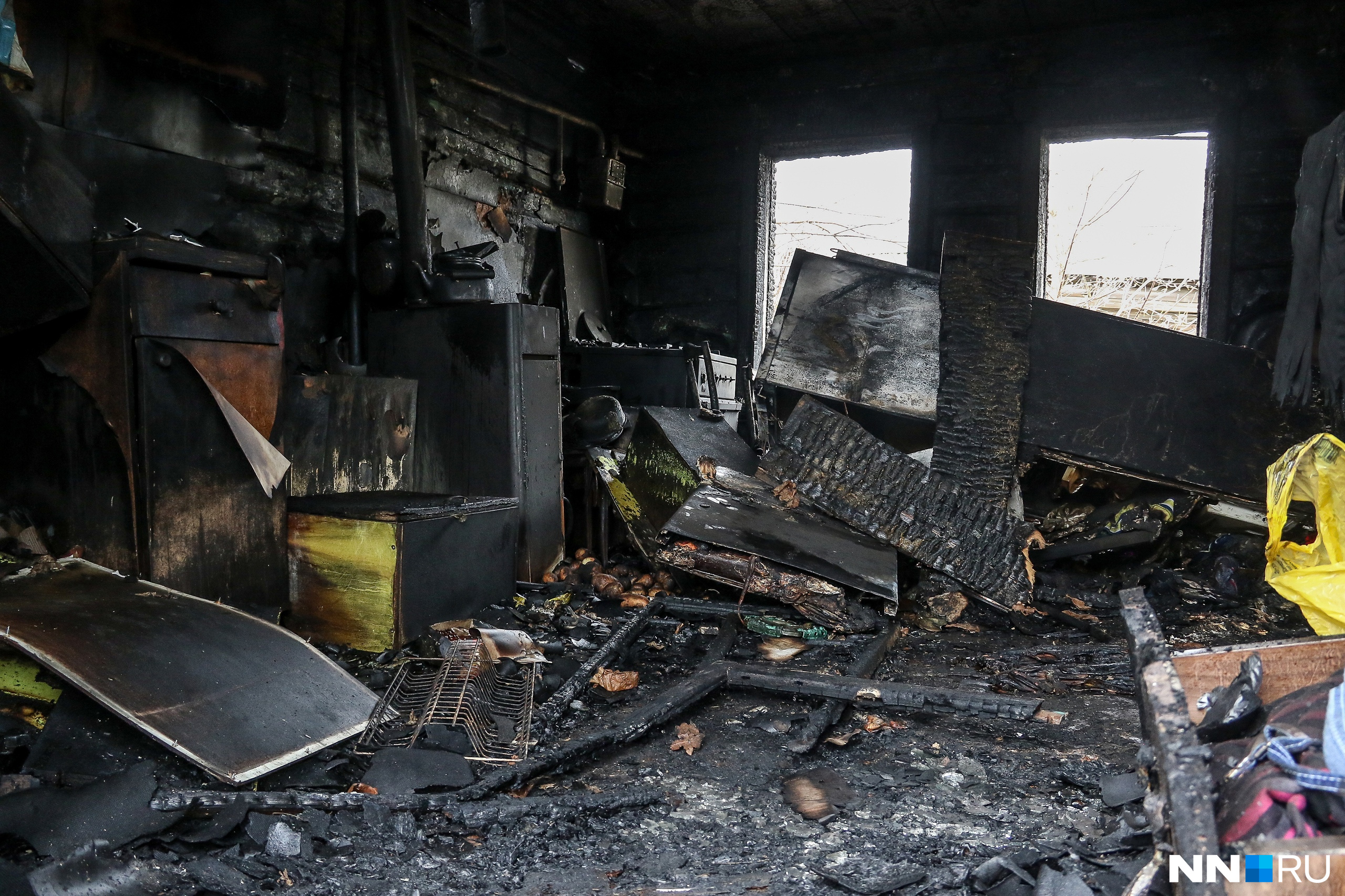 В Нижегородской области вспыхнул пожар в доме с 6 детьми. Их спас старший брат
