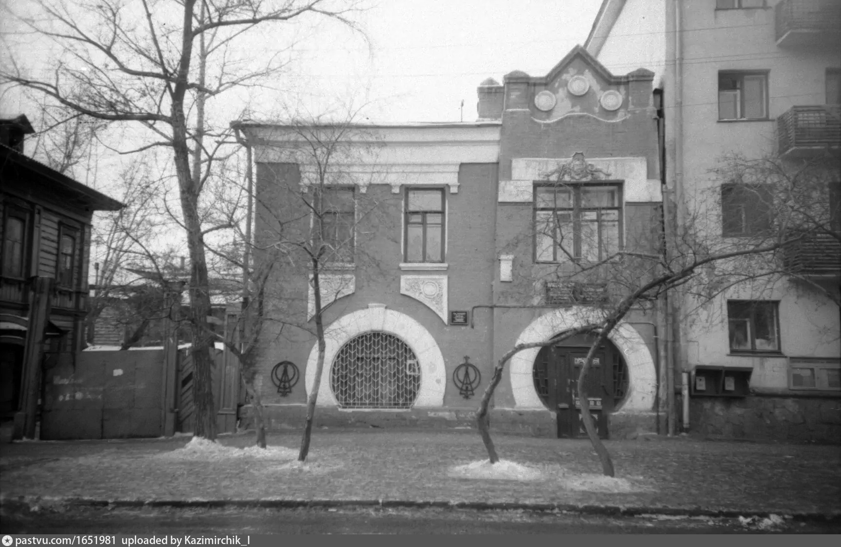 Особняк Савиных на Парижской Коммуны, 13. Сейчас там находится центр занятости Особняк Савиных на Парижской Коммуны, 13. Сейчас там находится центр занятости