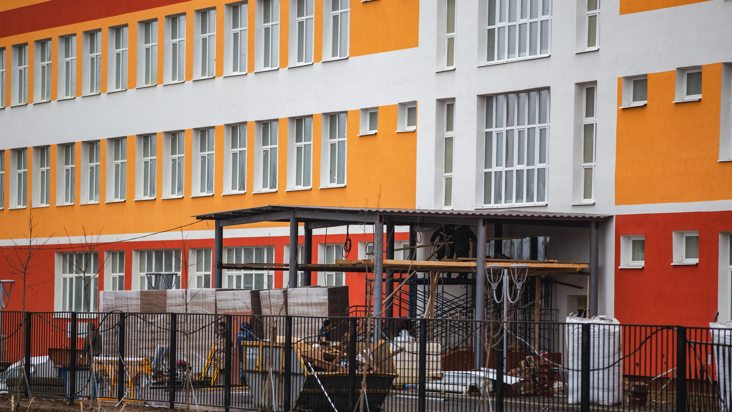 Власти объяснили задержку сдачи новой школы в Ярославле: «Сказалась финансовая проблема»