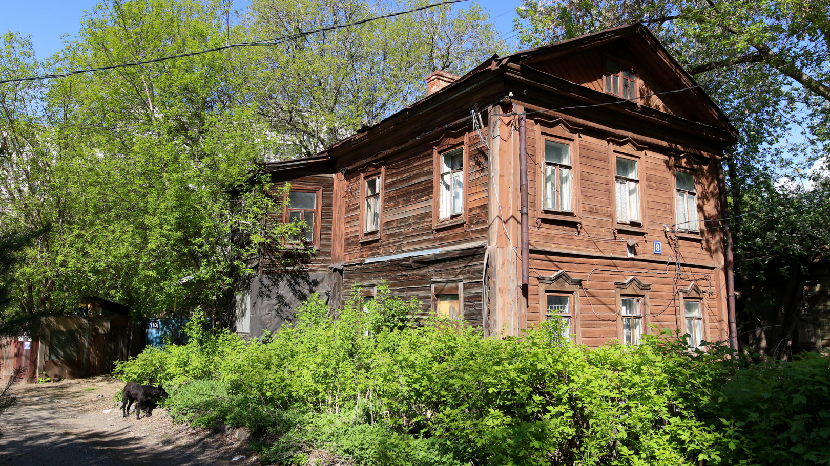Здесь 40 лет жили без воды и тепла. «Проклятый старый дом» в центре Казани наконец расселили и продали