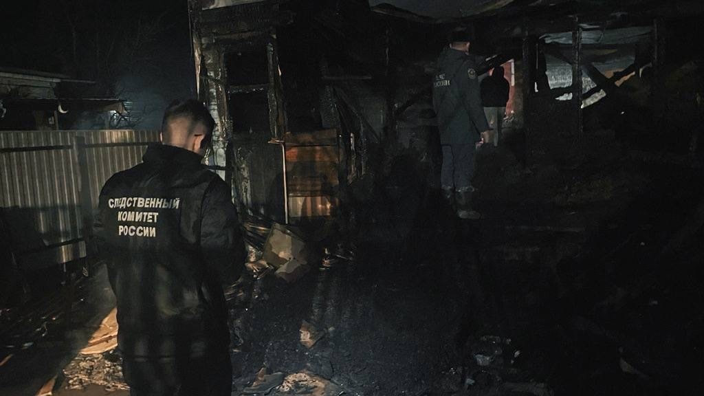 Появились фото с места страшного пожара под Волгоградом, где погибли две маленькие девочки