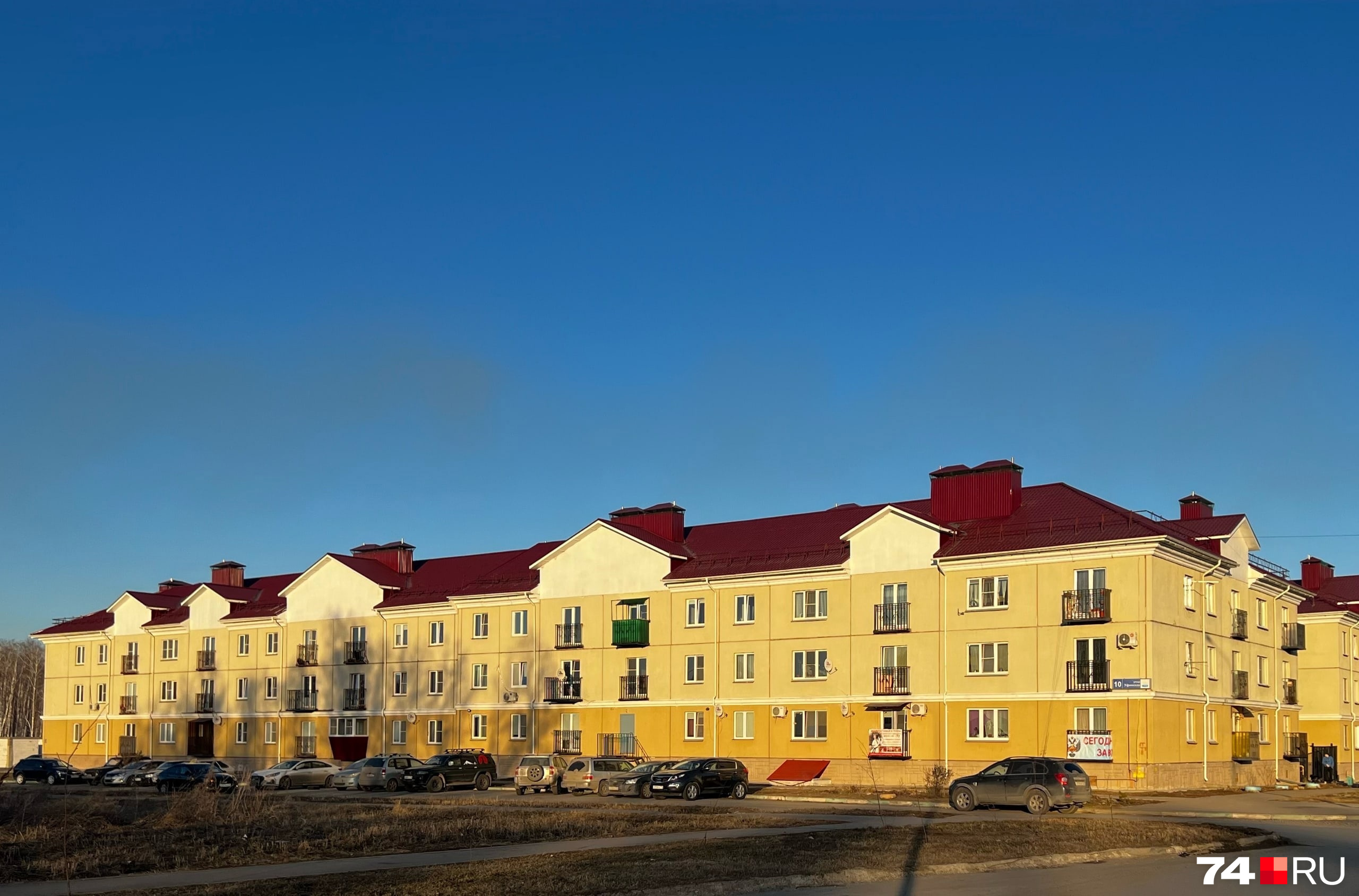 Трехэтажные дома в Славино оснащены газовыми котлами, зимой для труб используется электрообогрев Трехэтажные дома в Славино оснащены газовыми котлами, зимой для труб используется электрообогрев