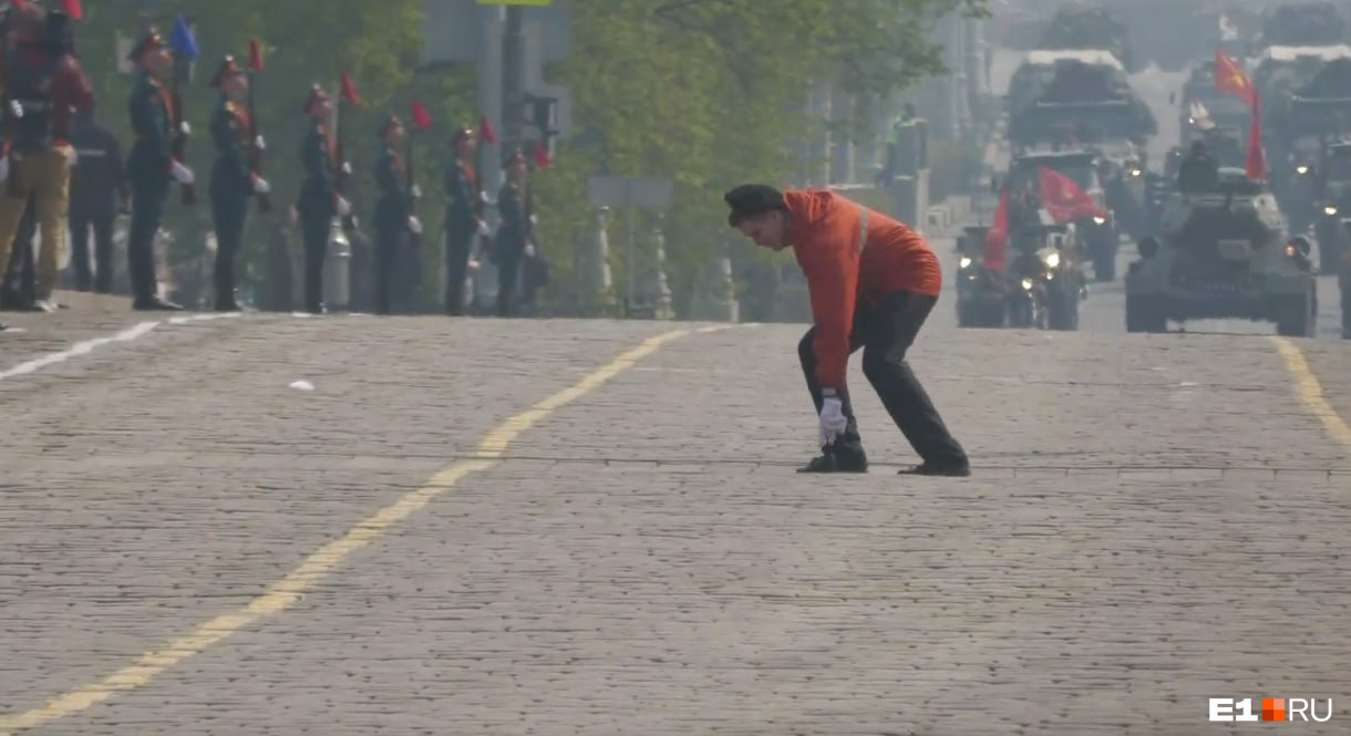 Кто потерял туфельку на параде в москве