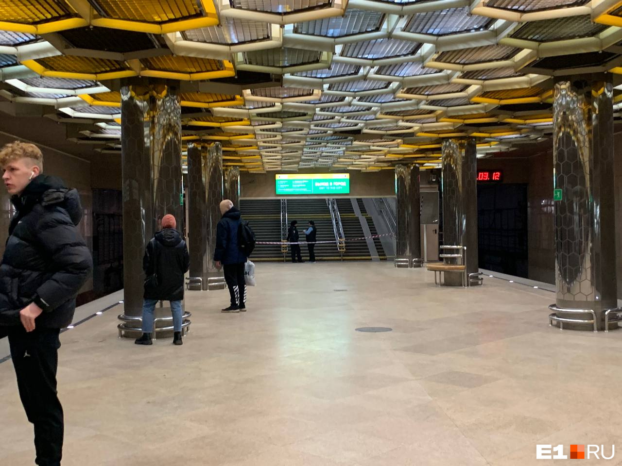 Полиция оцепила станцию метро «Ботаническая». Что случилось?