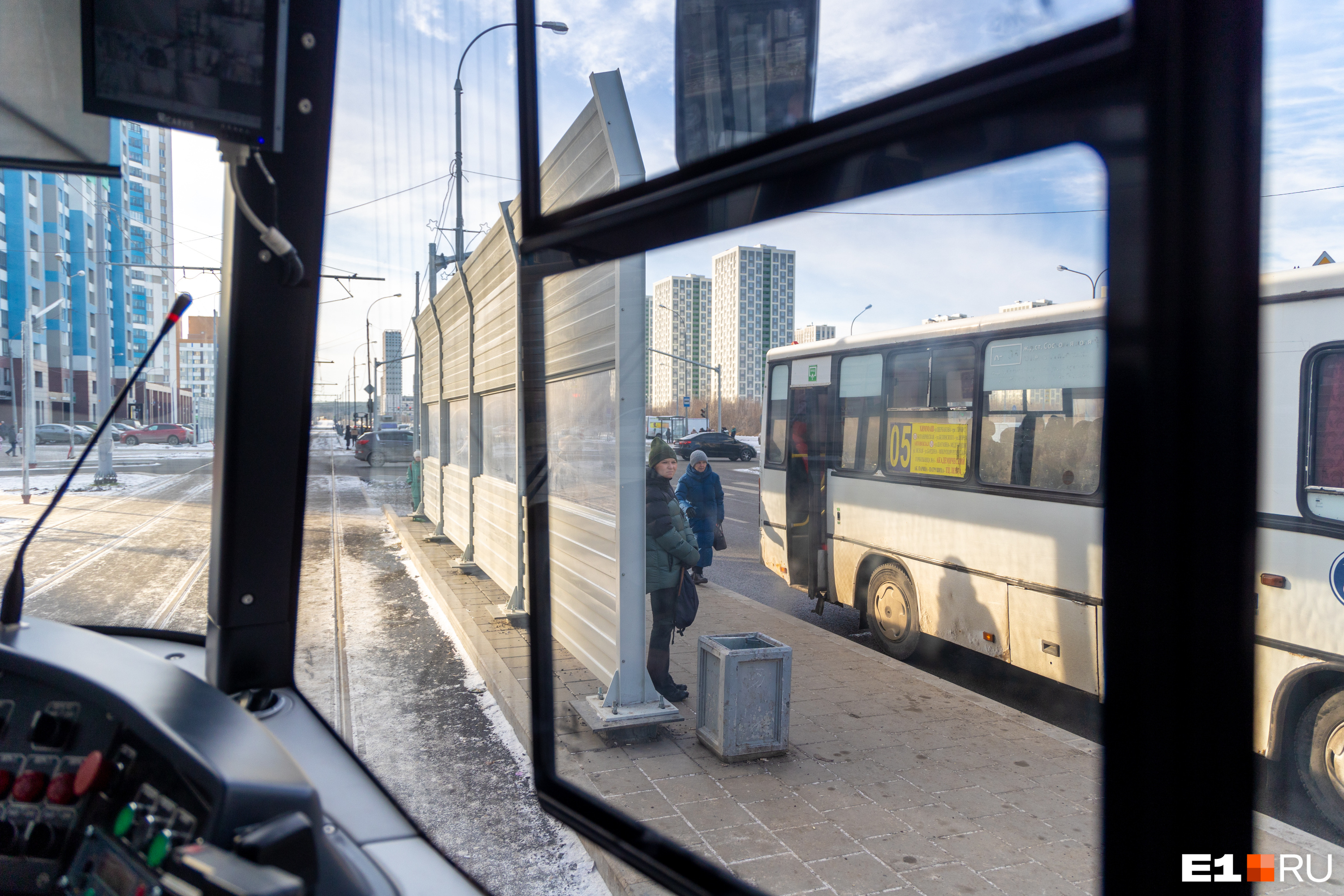 Трамвай в Академическом должен серьезно разгрузить тесные автобусы, где вечная давка