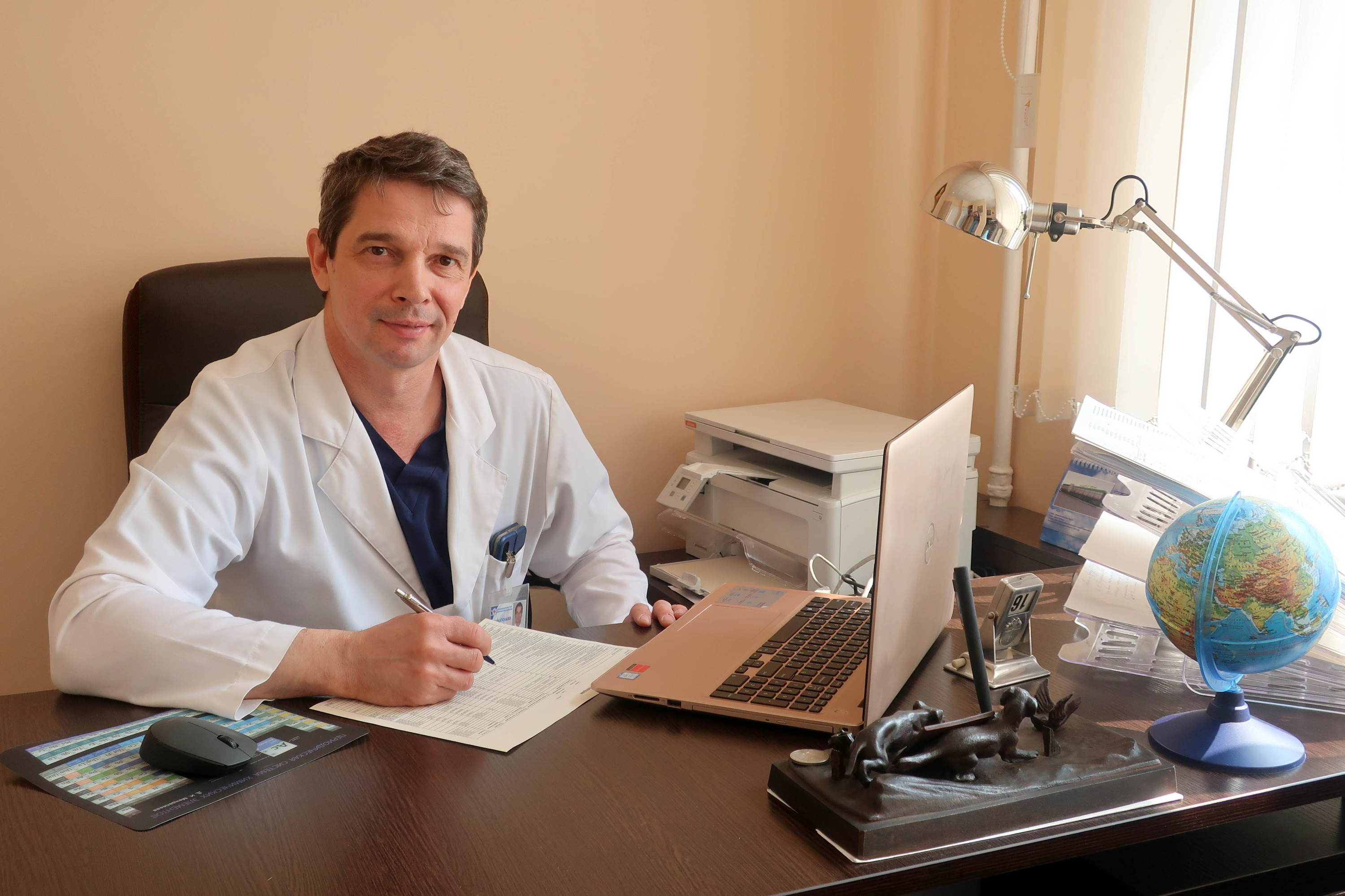 Заведующий отделением рентгенохирургических методов диагностики и лечения Лев Кардапольцев