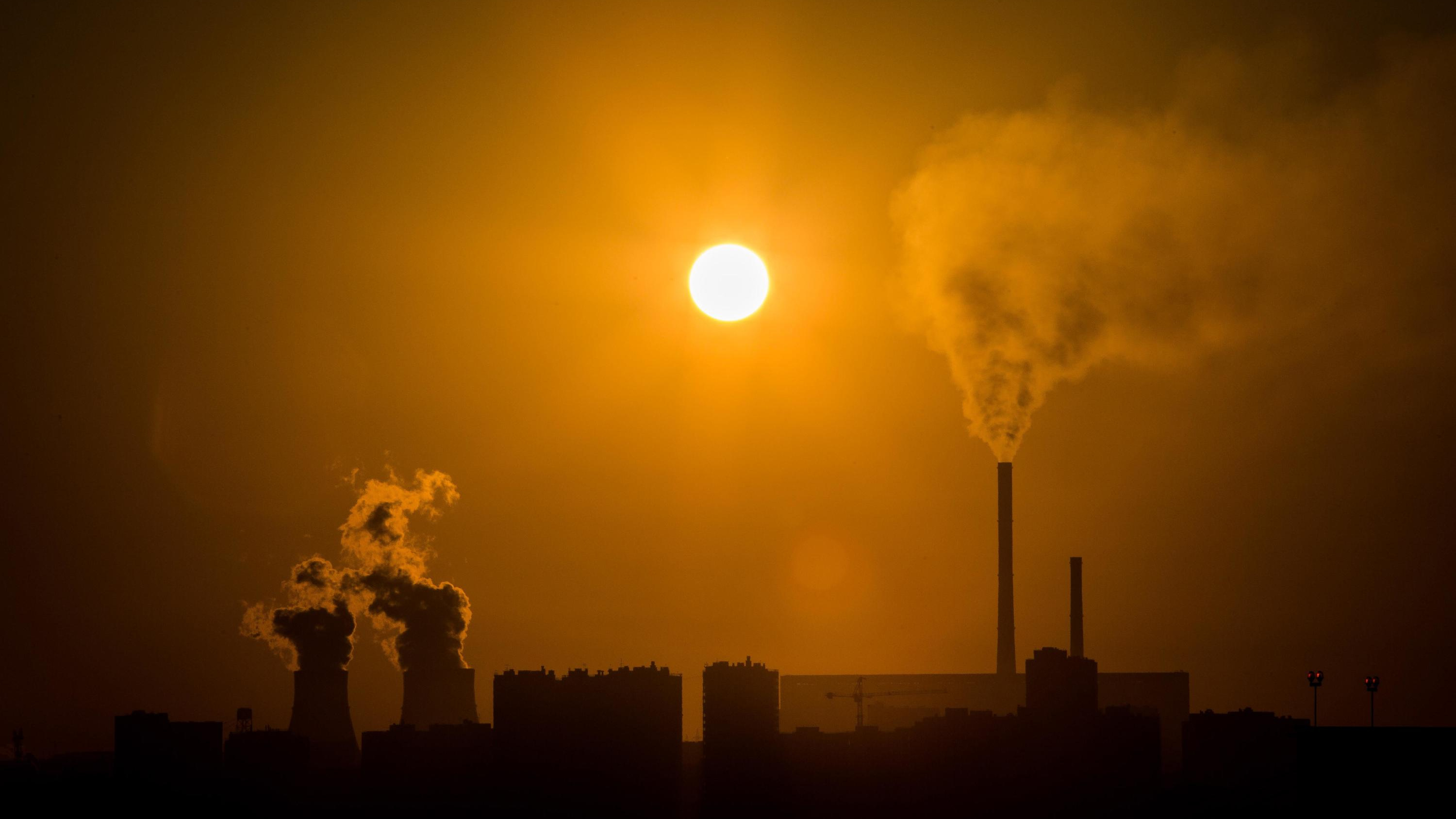 Суд обязал предприятия в Сибири пересчитать вредные выбросы в воздух. Коснется ли это Кузбасса?