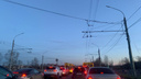 «За 40 минут не проехала и трети»: в Ярославле Московский проспект встал в гигантскую пробку. Почему