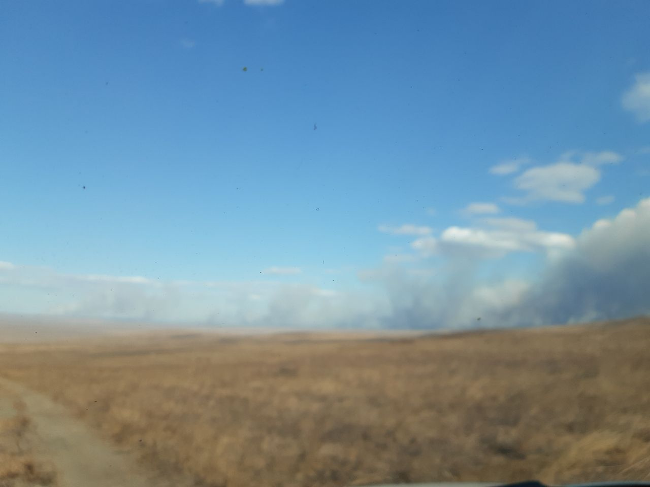 Сильный степной пожар близко подобрался к селу в Забайкалье