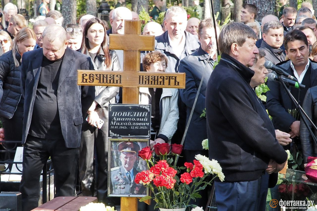 В Петербурге с воинскими почестями похоронили экс-вице-губернатора Повелия  - 15 сентября 2023 - ФОНТАНКА.ру