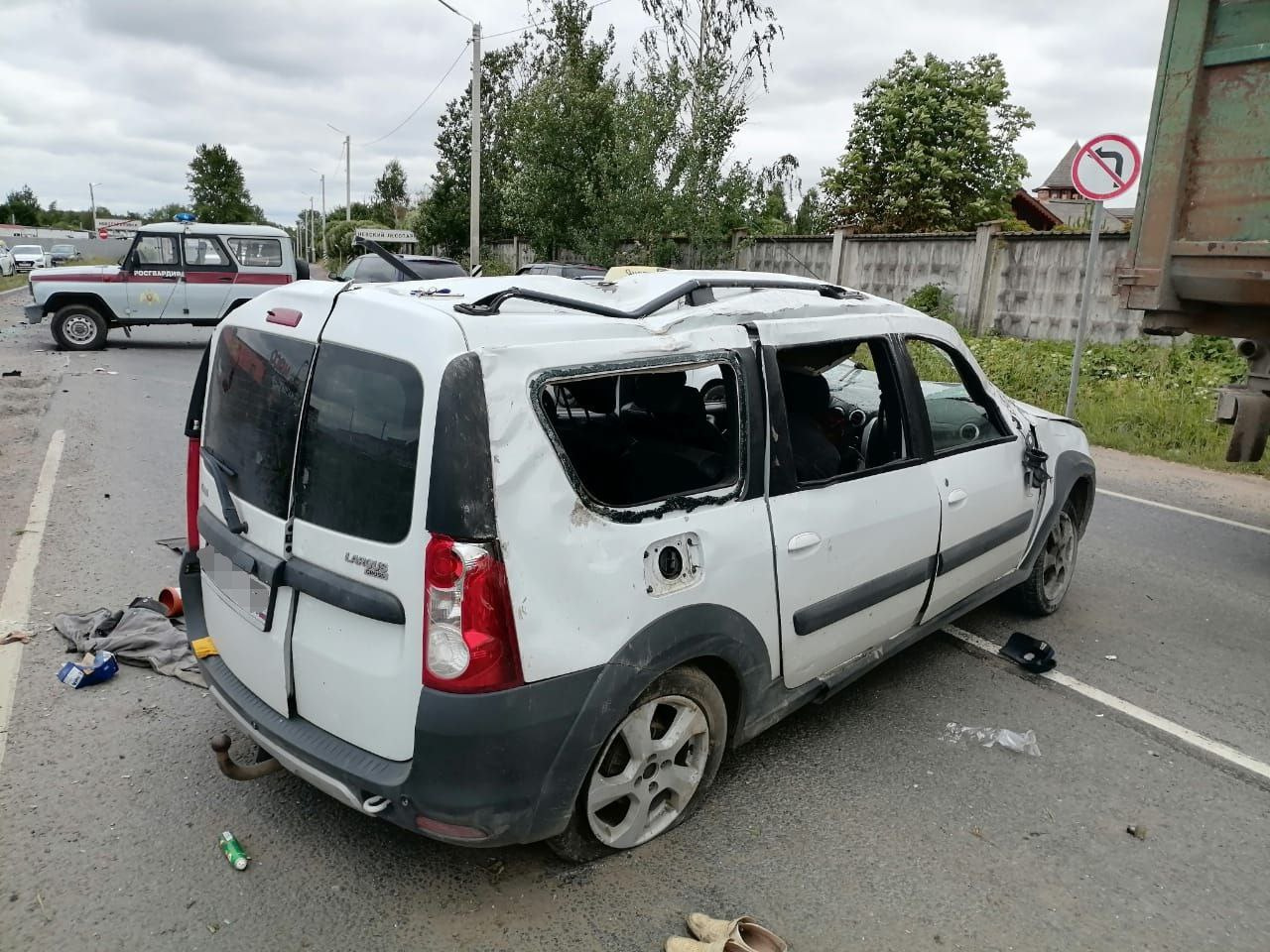 Водитель перевернул «Ладу» под Петербургом и сбежал, оставив погибшую и  пострадавших | 10.07.2023 | Санкт-Петербург - БезФормата